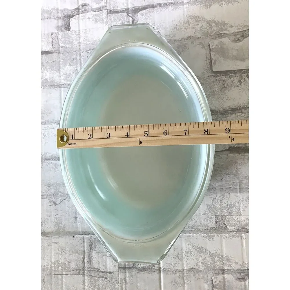 Pyrex Turquoise Snowflake 2.5 qt Casserole with Lid (small chip)